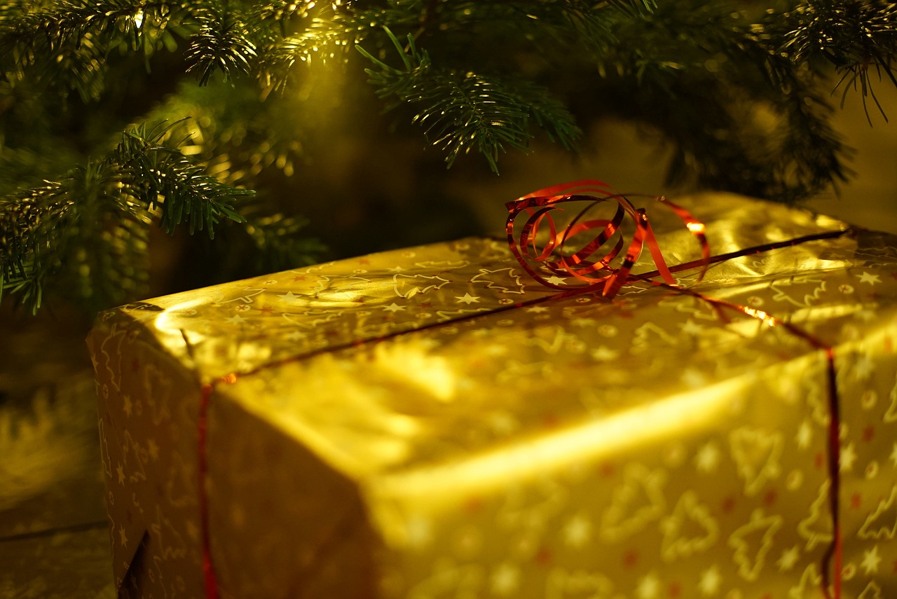 Pomysły na wyjątkowe upominki dla bliskich na Boże Narodzenie - co wybrać?